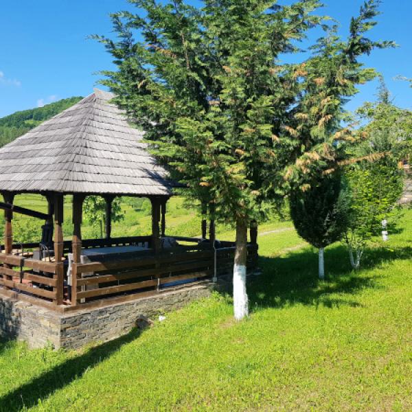 Bungalow garden table